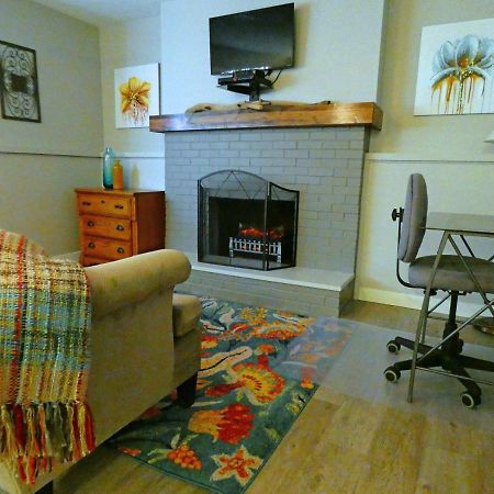 The Walnut Tree Apartamento Creston Exterior foto